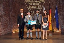 Heimatminister Albert Füracker und Kunstministerin Prof. Dr. med. Marion Kiechle prämieren 100 Heimatschätze